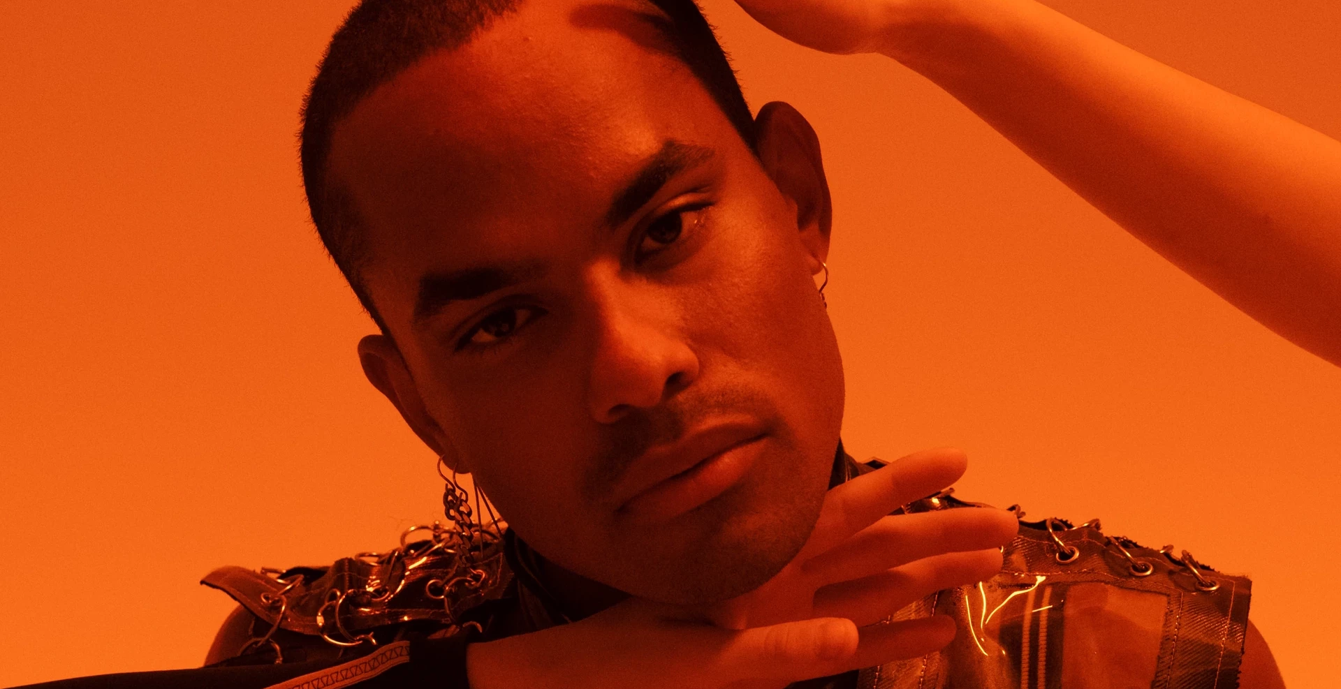 Feature Ring mit Lie Ning