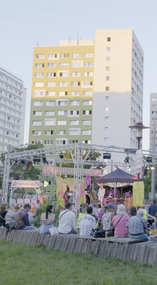 DIE KUNST, VIELE ZU BLEIBEN