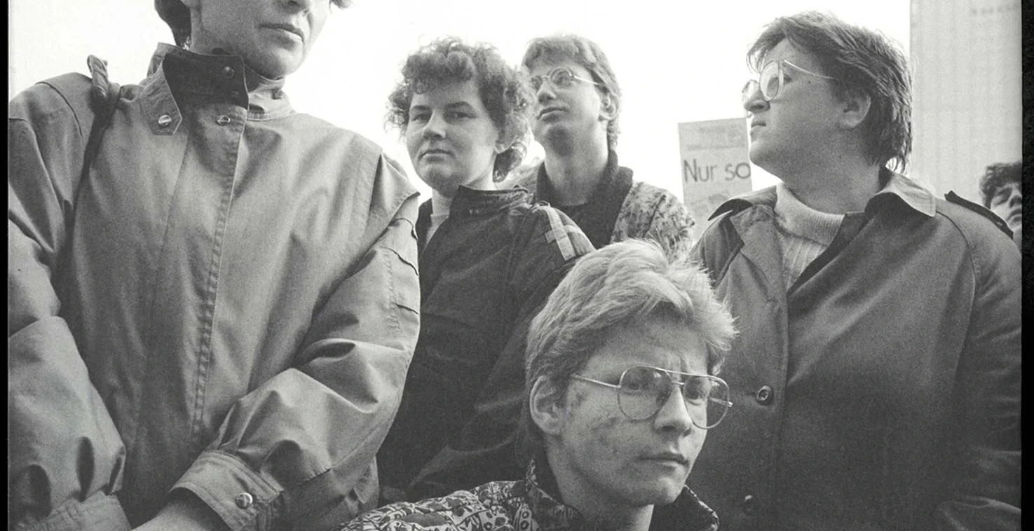 Uncovering the year 1990